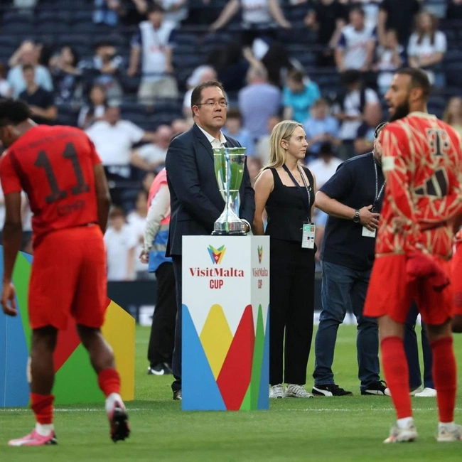 cover image of the auction item